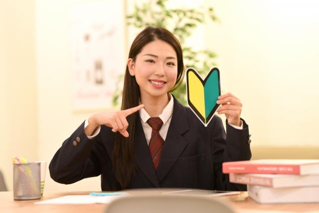 免許を申し込む高校生